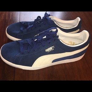 New navy Puma sneakers